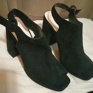 Womens chunky square heel peep toe